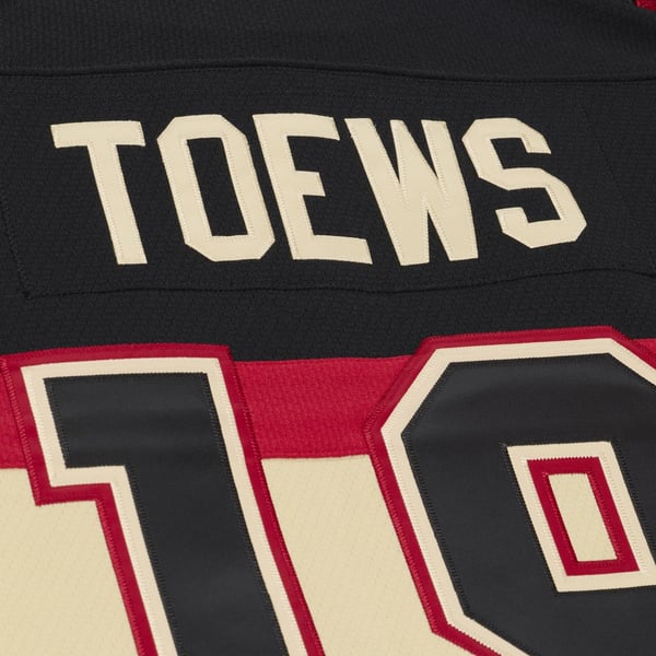 Men's Chicago Blackhawks Jonathan Toews Mitchell & Ness Black 2009/10 Power Play Jersey - Image 9