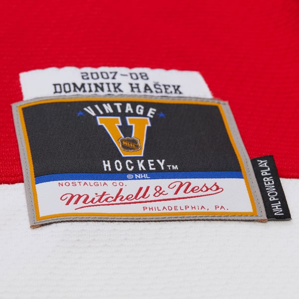 Men's Detroit Red Wings Dominik Hasek Mitchell & Ness Red 2007-08 Power Play Jersey - Image 9