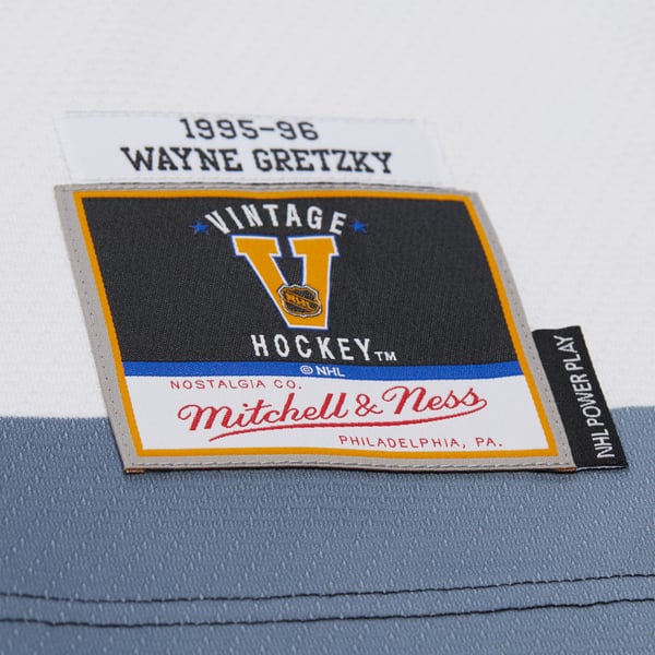 Men's Los Angeles Kings Wayne Gretzky Mitchell & Ness White 1995-96 Power Play Jersey - Image 6