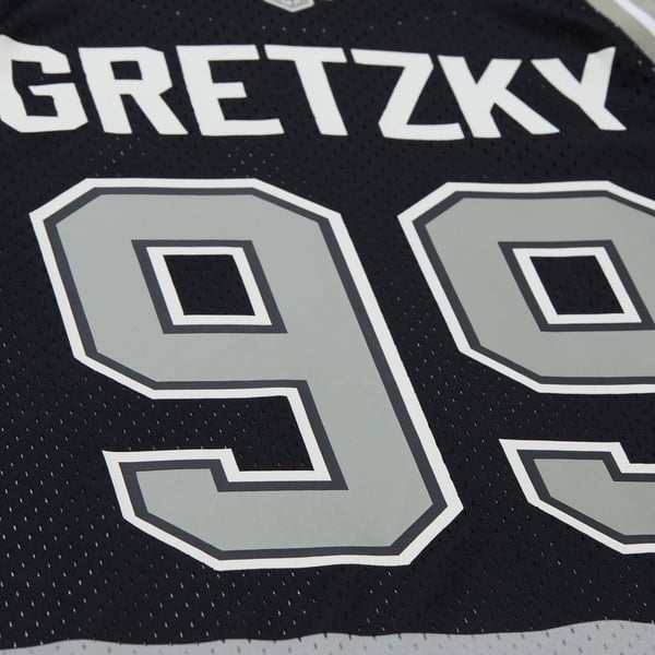 Unisex Los Angeles Kings Wayne Gretzky Mitchell & Ness Black Maxxed Out Fashion Basketball Jersey - Image 9